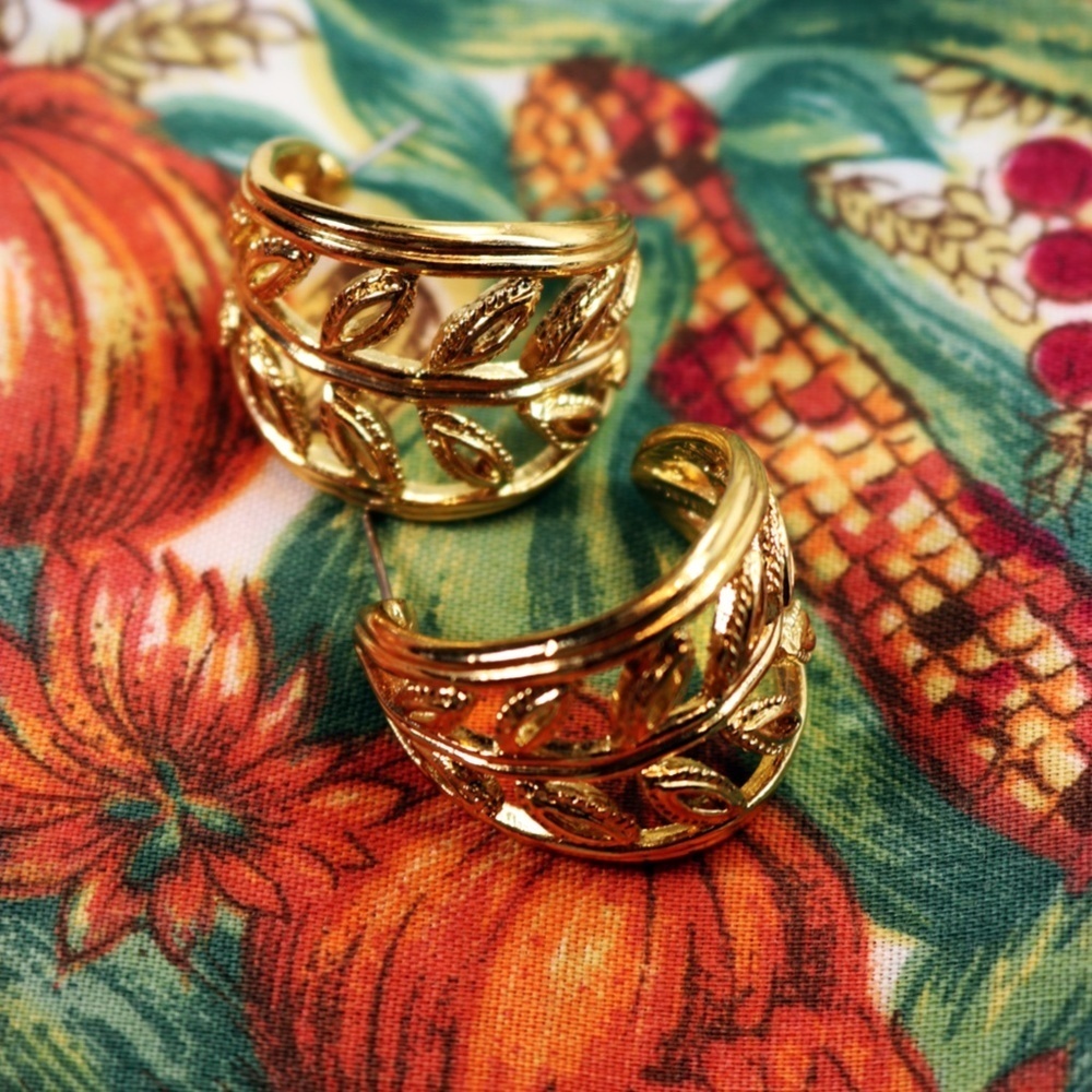 Vintage Trifari Gold Crescent Hoop Leaf Earrings - Picture 4 of 16